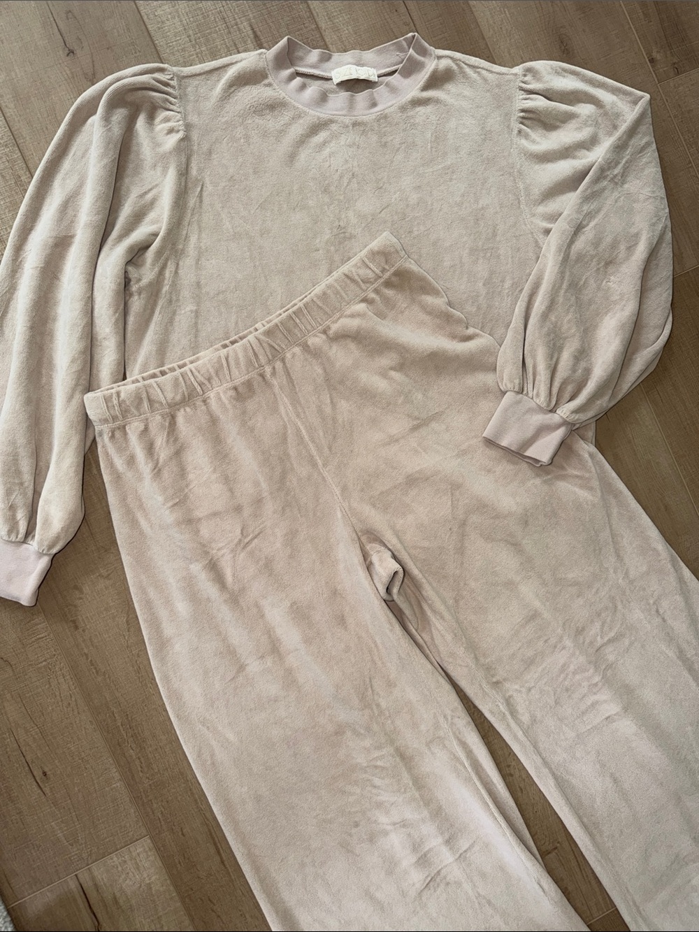 Susie Kondi Perissa puff shoulder top /wide leg pants velour Loungewear Set - L